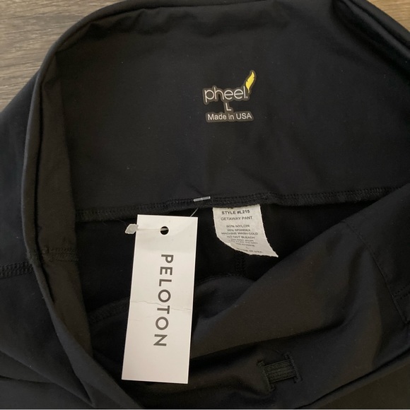 Peloton Capri Leggings - Picture 5 of 6